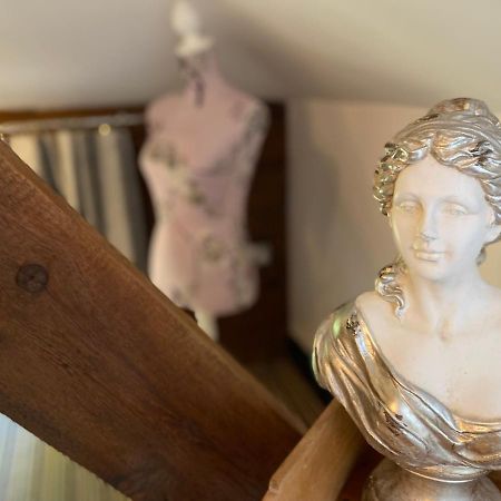 Betsey Trotwood. Historic Stylish 2-Bed Cottage. Blundeston Extérieur photo
