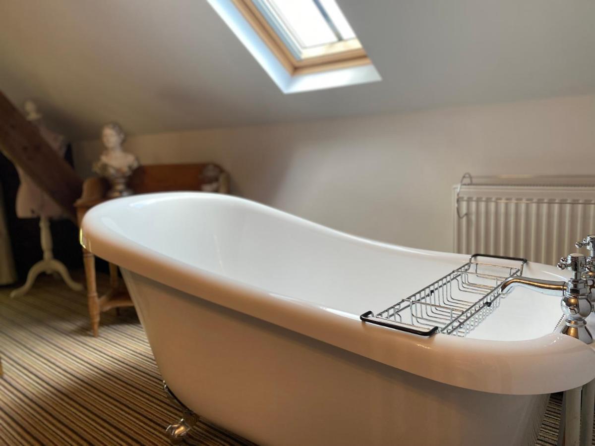 Betsey Trotwood. Historic Stylish 2-Bed Cottage. Blundeston Extérieur photo